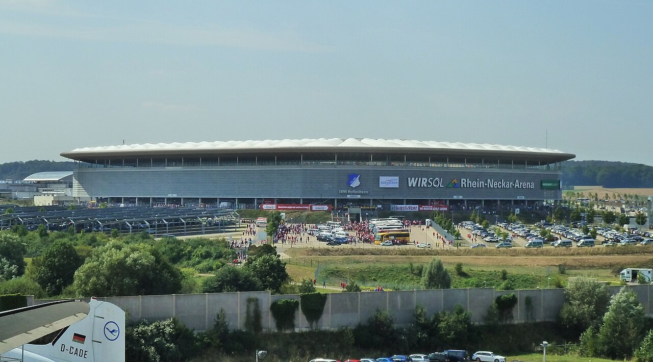 Arhivska fotografija: Stadion u Sinshajmu. Ne prikazuje opisanu utakmicu iz oktobra 2026.